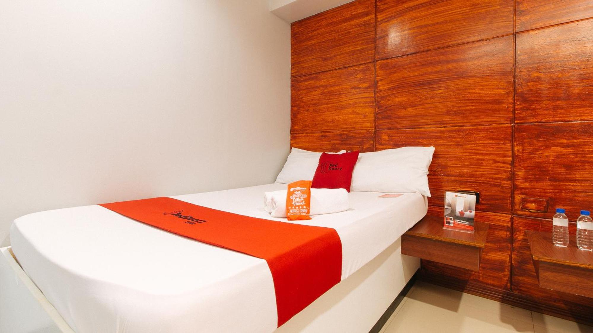 Reddoorz Near Bambang Station Hotell Manila Eksteriør bilde