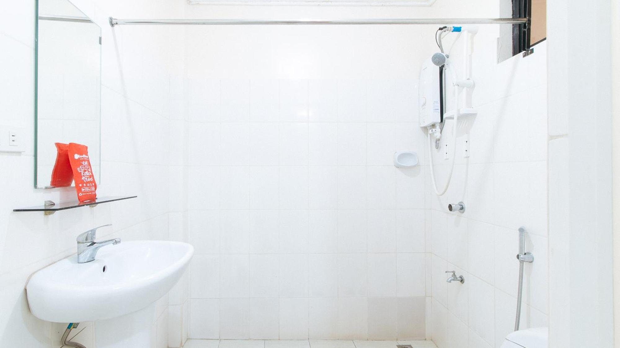 Reddoorz Near Bambang Station Hotell Manila Eksteriør bilde