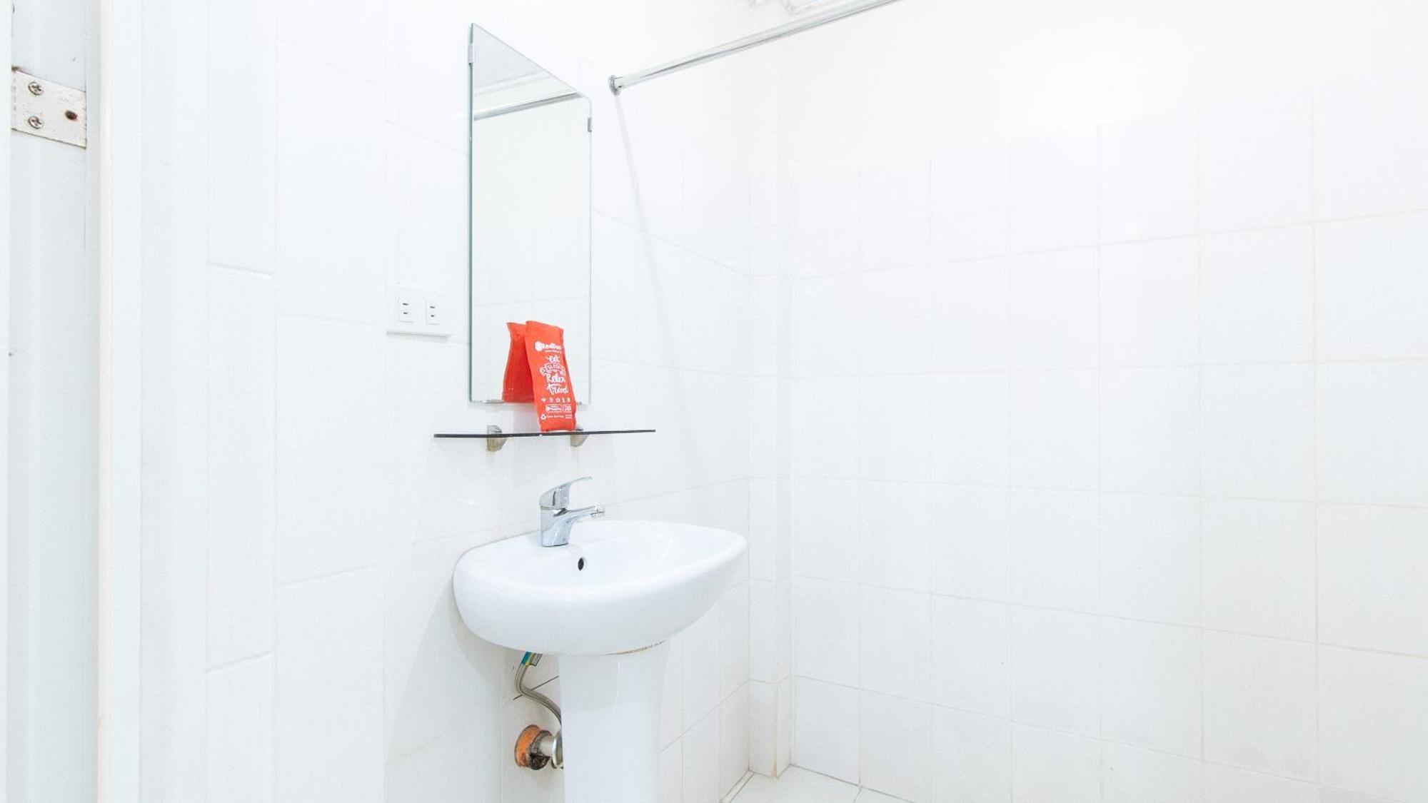 Reddoorz Near Bambang Station Hotell Manila Eksteriør bilde