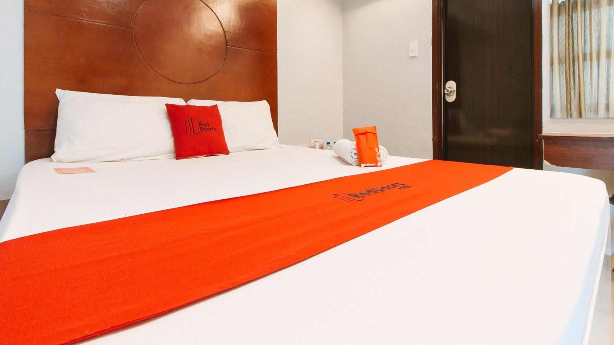 Reddoorz Near Bambang Station Hotell Manila Eksteriør bilde
