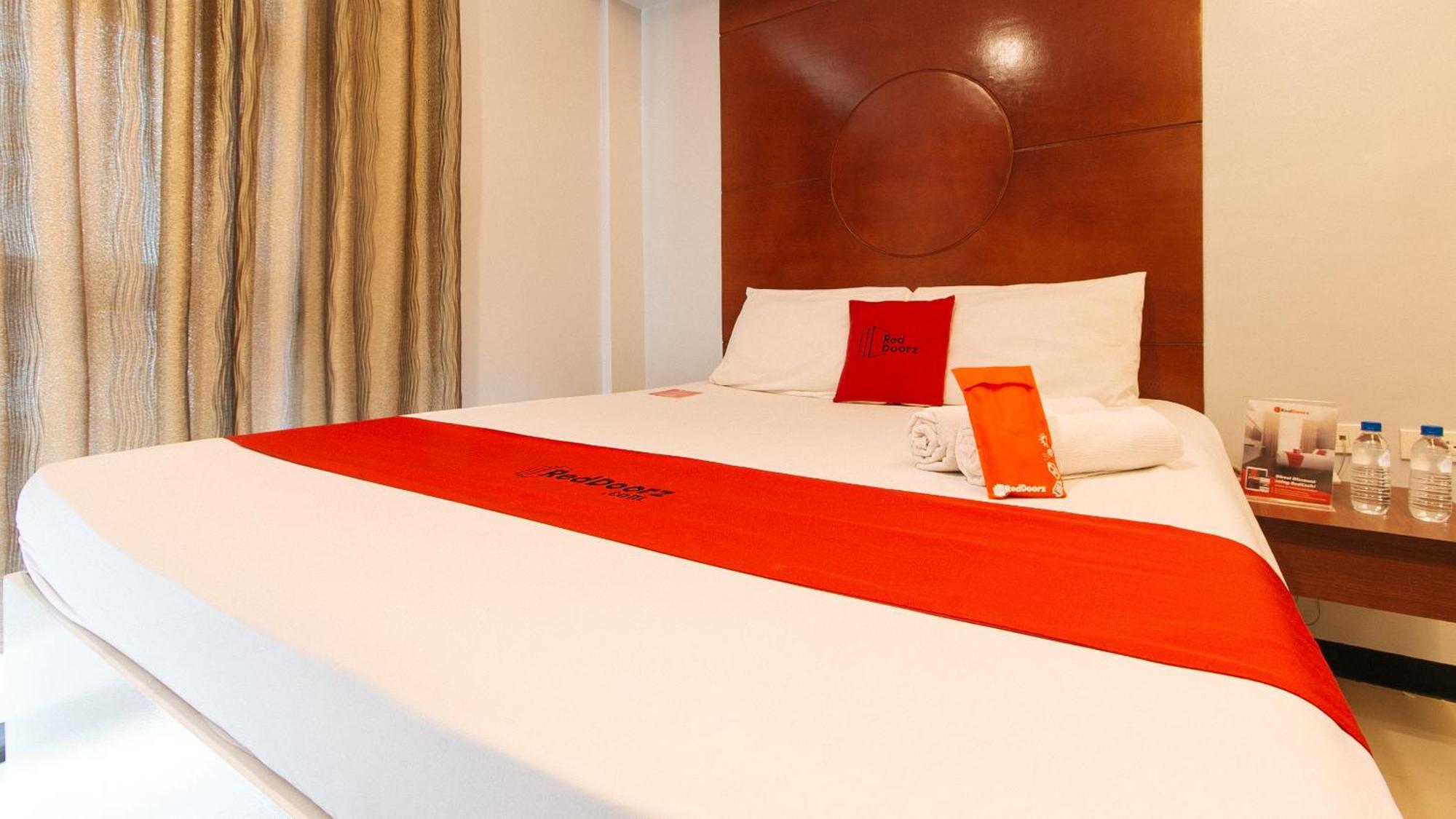 Reddoorz Near Bambang Station Hotell Manila Eksteriør bilde