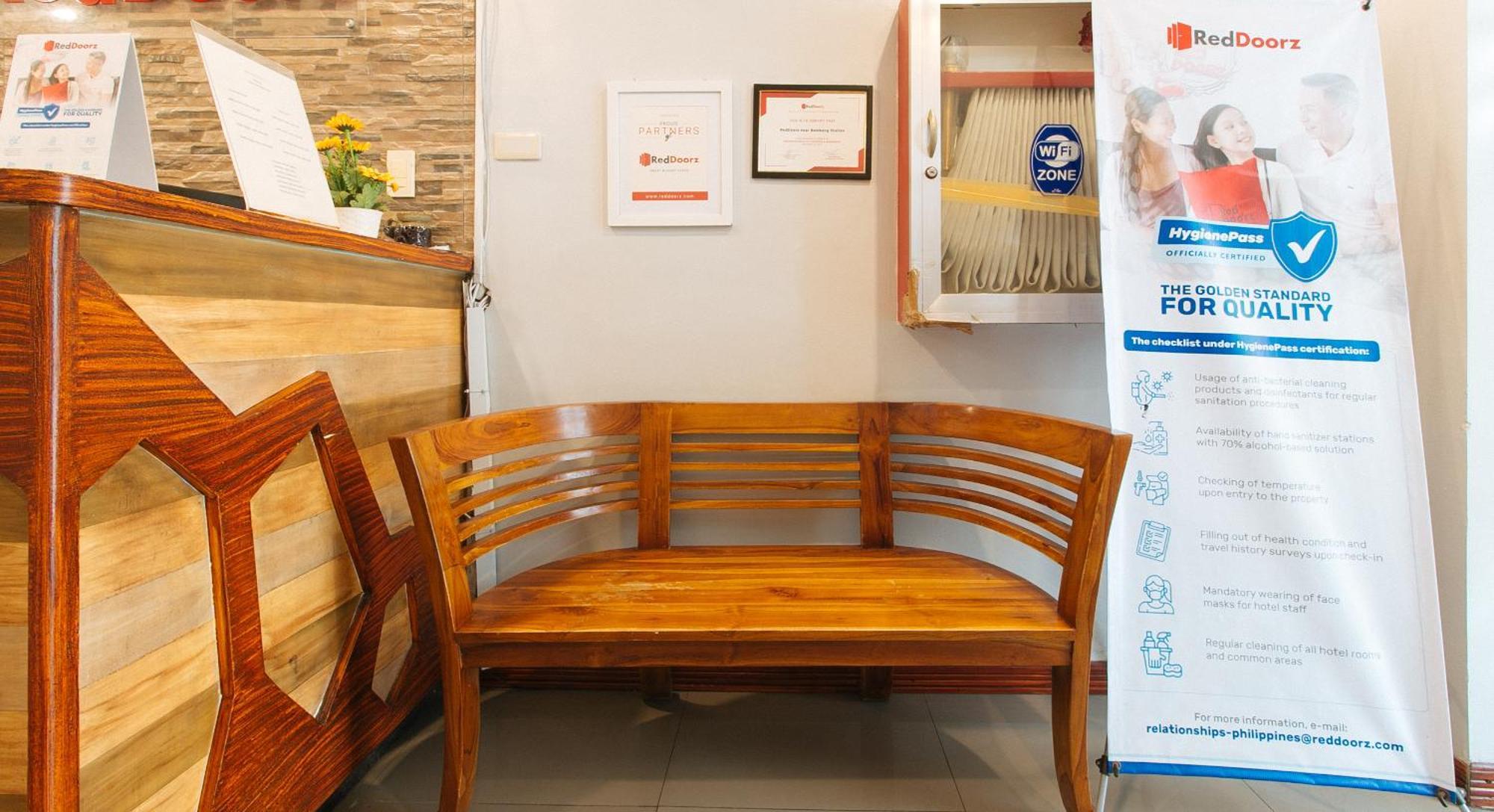 Reddoorz Near Bambang Station Hotell Manila Eksteriør bilde